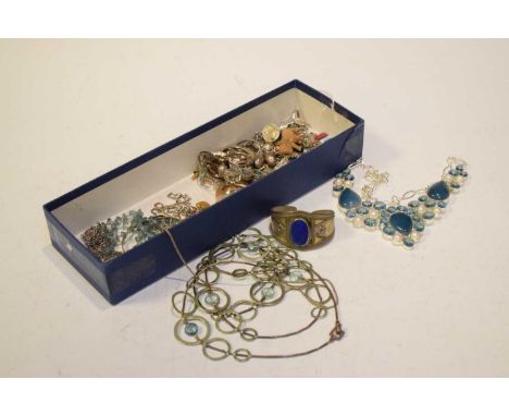 Quantity of assorted costume and dress jewellery to include turquoise set ring and thimble, bangle set with lapis lazuli-colo