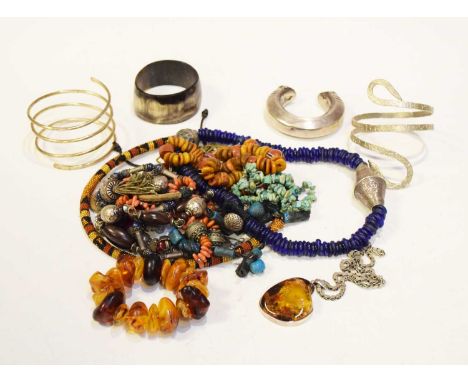 Quantity of tribal and other jewellery, to include a lapis lazuli-mounted hollow bangle, horn bangle, beadwork necklaces, ser