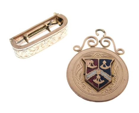 9ct gold and enamel fob, decorated to each side with a shield and crest (three post horns), to a scroll mount, 25mm diameter,