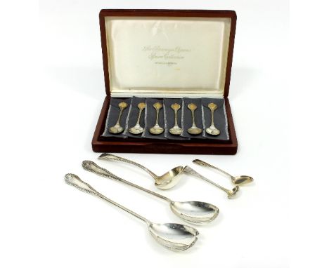 A pair of silver salad servers, Goldsmiths & Silversmiths Co. Ltd., Sheffield 1926, a cased set of teaspoons 'The Sovereign Q