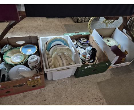 4 boxes of mixed ceramics including Pendelfin figures, boxed commemorative mug, Chokin ware, Sadler etc