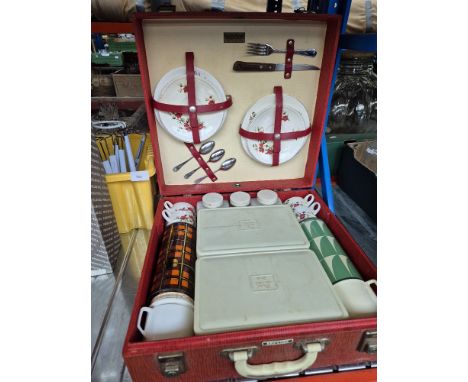 A complete picnic box by Brexton 