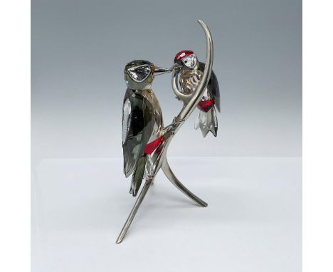 Beautiful set of woodpeckers that were part of the Silver Lake collection. This figure captures the mother feeding her young 