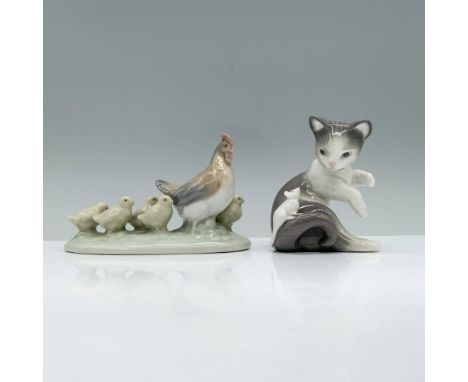 Cat and Mouse 1005236, Hen with Chicks 2001047. A pair of figurines, a gray and white cat, adorned with a pink ribbon, eyeing
