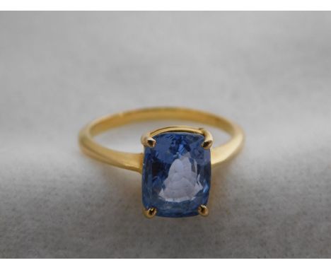 18ct gold 'Cornflower' sapphire solitaire ring-Size P½-stone is approx 4cts 