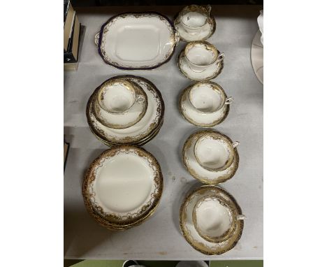 A VINTAGE HAMMERSLEY CHINA TEASET TO INCLUDE A CAKE PLATE, CUPS, SAUCERS AND SIDE PLATES