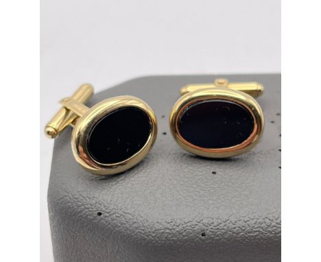 A PAIR OF MARKED 375 AD ALFRED DUNHILL CUFFLINKS WITH ONYX STONES 13 MM X 17 MM