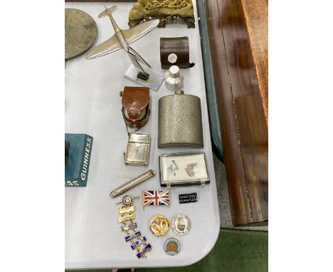 A MIXED LOT TO INCLUDE A MODEL OF A SUPERMARINE SPITFIRE, HANIMEX SEKONIC L-8 LIGHT METER, ROTARY CLUB PAST OFFICER PENDANT/D