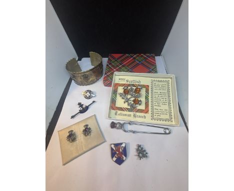 VARIOUS ITEMS TO INCLUDE A BOXED TALISMAN BROOCH, ENAMEL BADGES, A HEAVY BANGLE, KILT PIN ETC
