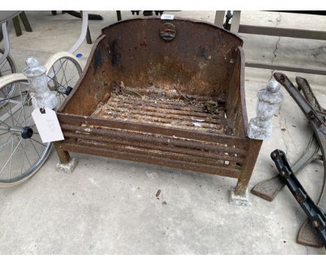 A LARGE VINTAGE CAST IRON FIRE GRATE