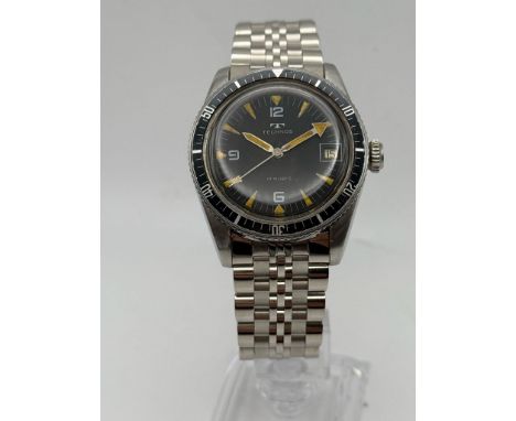 A GENTS EARLY TECHNOS DIVERS WRISTWATCH 1950'S-1960'S WITH SCREW DOWN CROWN SEEN WORKING BUT NO WARRANTY GIVEN