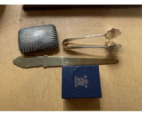 A WAVY SWIRL WHEEL CIGARETTE CASE TOGETHER WITH A PAIR OF ANTIQUE SILVER PLATE SERVING TONGS WALKER &amp; HALL DIAMOND REG MA