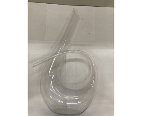 A GLASS WINE CARAFE