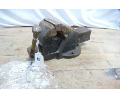 Vintage Record no2 bench vice with 31/2" jaws.