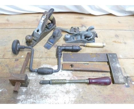 Mixed lot of woodworking hand tools which include Stanley Bailey no3 smoothing plane, "The Boston" no2A plane, Rabone 1626 sp