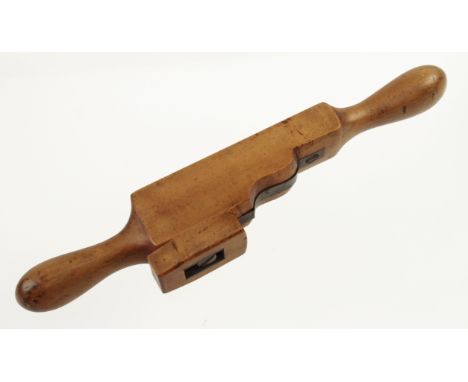 A boxwood lambs tongue handrail shave by GLEAVE Manchester G++ DAW