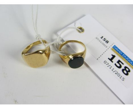 18ct gold signet ring approx 4.3gm and a hardstone signet ring marks rubbed
