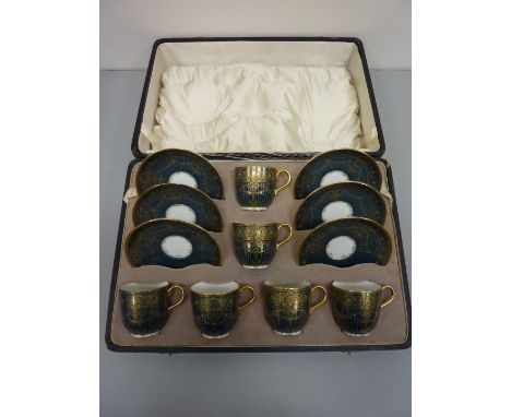 Royal Worcester coffee service (date code 1901) - six place settings - in presentation case