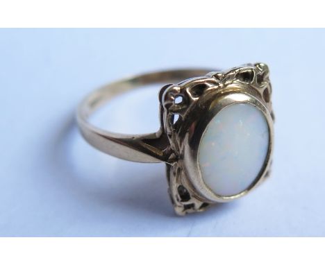 A 9ct Gold and Opal Ring 