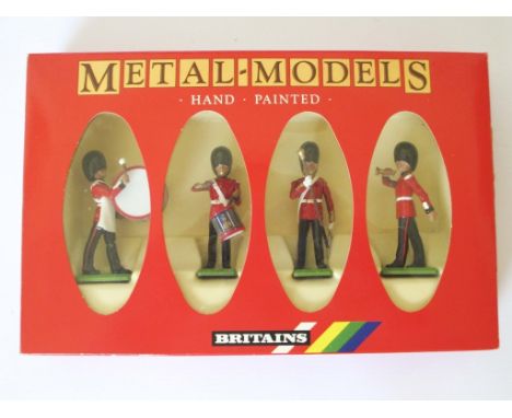 BRITAIN'S METAL MODELS SET DIE CAST TOY SOLDIERS 7210 Boxed set of 1:32nd scale, hand painted figures. Set 7210, Scots Guards