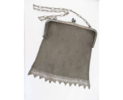 ART DECO WIRE MESH HANDBAG White metal chainmail purse. Approx 6 x 7 inches.