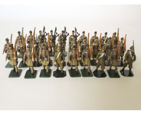 29 SOLID CAST WHITE METAL TOY SOLDIERS BOER WAR BRITISH INFANTRY Hand painted white metal soldiers. Each standing approx 2.5 