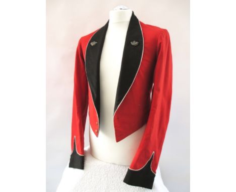 KINGS SHROPSHIRE LIGHT INFANTRY SNCO'S MESS DRESS TUNIC Post 1953 scarlet jacket with black collar and cuffs. Bullion collar 