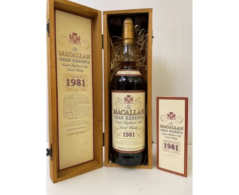 The Macallan Gran Reserva 1981 Single Highland Malt Scotch Whisky, distilled 1981, 40%, 70cl, level into neck, in wooden pres