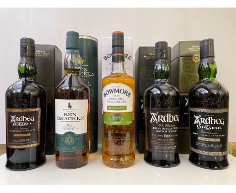 Islay Single Malt Scotch Whisky, 5 bottles. Ardbeg Uigeadail, 54.2%, 70cl, 2 bottles; Ardbeg 10 years old, 46%, 70cl; Bowmore