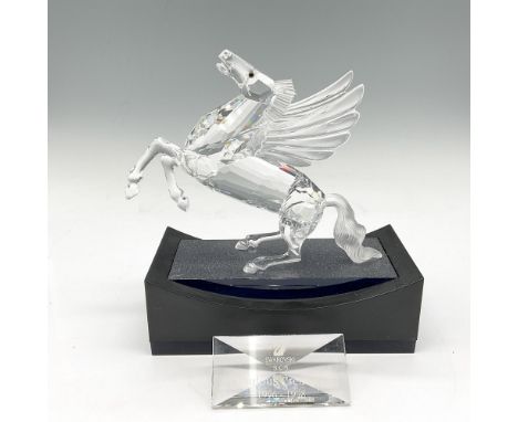Final piece of the Fabulous Creatures trilogy this figural is made of clear faceted crystal, rearing up on his frosted crysta