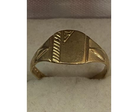 A 9ct gold signet ring 1.63g size O