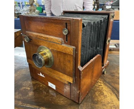 Ross of London - A vintage hardwood and brass mounted field camera, the lens marked Ross London N51379