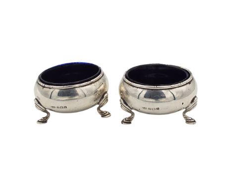 A pair of Mappin &amp; Webb silver salts with blue glass liners Birmingham 1912 111g. (2)