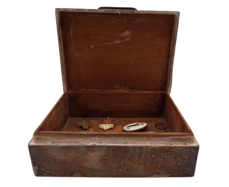 An Elizabeth II silver cigarette box Birmingham 1953, with engine turned decoration to lid and blank cartouche, height 4cm wi