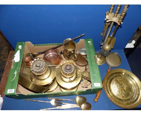 A quantity of brass to include oil lamp bases, chargers, fire irons, etc.