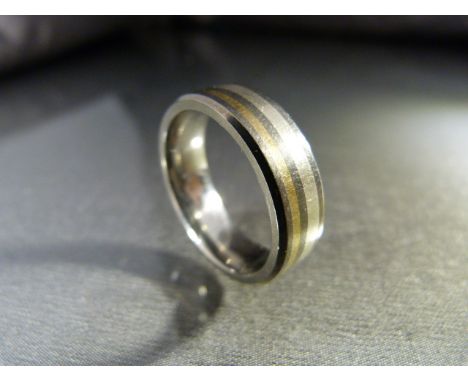 Titanium, 9ct Gold and Silver 7.1mm wide wedding band ring. Size UK - V and USA - 10. Weight approx 5.4g