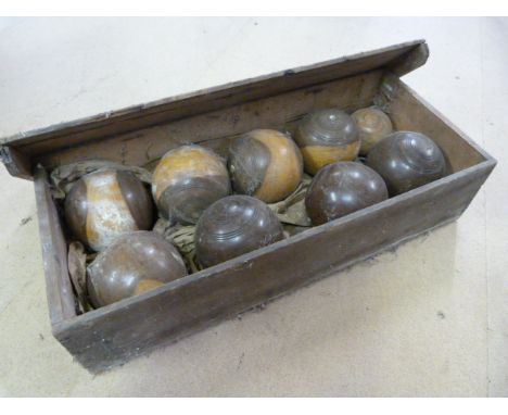 Vintage Boxed set of wooden Boules in original case - Case A/F