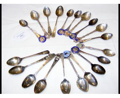 Selection of silver teaspoons 