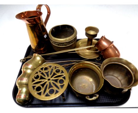 A tray containing assorted metal wares together with two sets of three copper and brass toddy measures, brass planters, candl