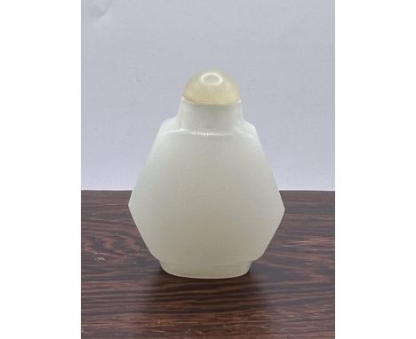 A fine polished white jade snuff bottle, 4.5cm not including stopper.