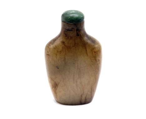 A carved jade snuff bottle with green jade stopper, 6.5cm.