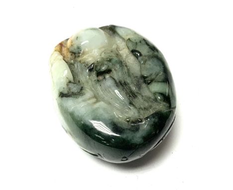 A carved jade pebble with a finely carved image of Shaolao. 6.5cm x 5cm x 2.5cm