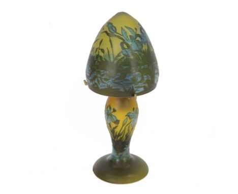 Modern cameo glass table lamp, in the manner of Galle, decorated with mayflies and foliage on a green and yellow ground, H37c