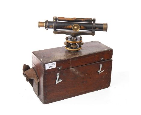 EARLY 20TH CENTURY LEVELLING INSTRUMENT BY ALEX MABON, lacquered brass body, 25cm long, boxed, with tripod