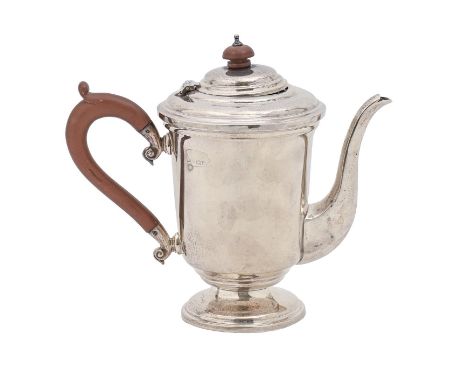 A George VI silver coffee pot, 20cm h, by E Hill, Birmingham 1946, 19ozs 8dwts Light polish scratches