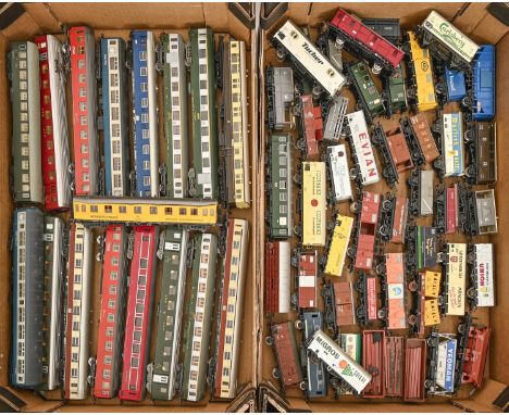 Model railways. A quantity of Hornby, Lima and other carriages and rolling stock Condition consistent with use