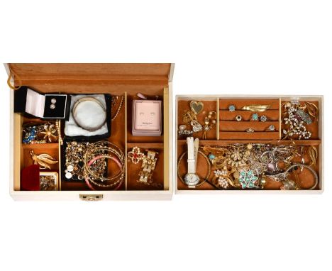 A quantity of costume jewellery and wristwatches, including a silver bangle, rings, brooches, earrings, bangles, etc, in a tw