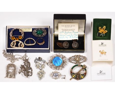 Miscellaneous costume jewellery, late 19th c and later, to include a pearl ring in gold and silver articles 