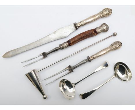 An Edwardian pair of silver Old English pattern gravy ladles, Sheffield 1902, 119gm, a silver handled carving knife and fork,