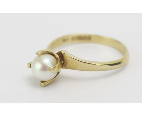 A 9ct Gold and Cultured Pearl Ring, size M.5, hallmarked, 2.43g. Ciro box